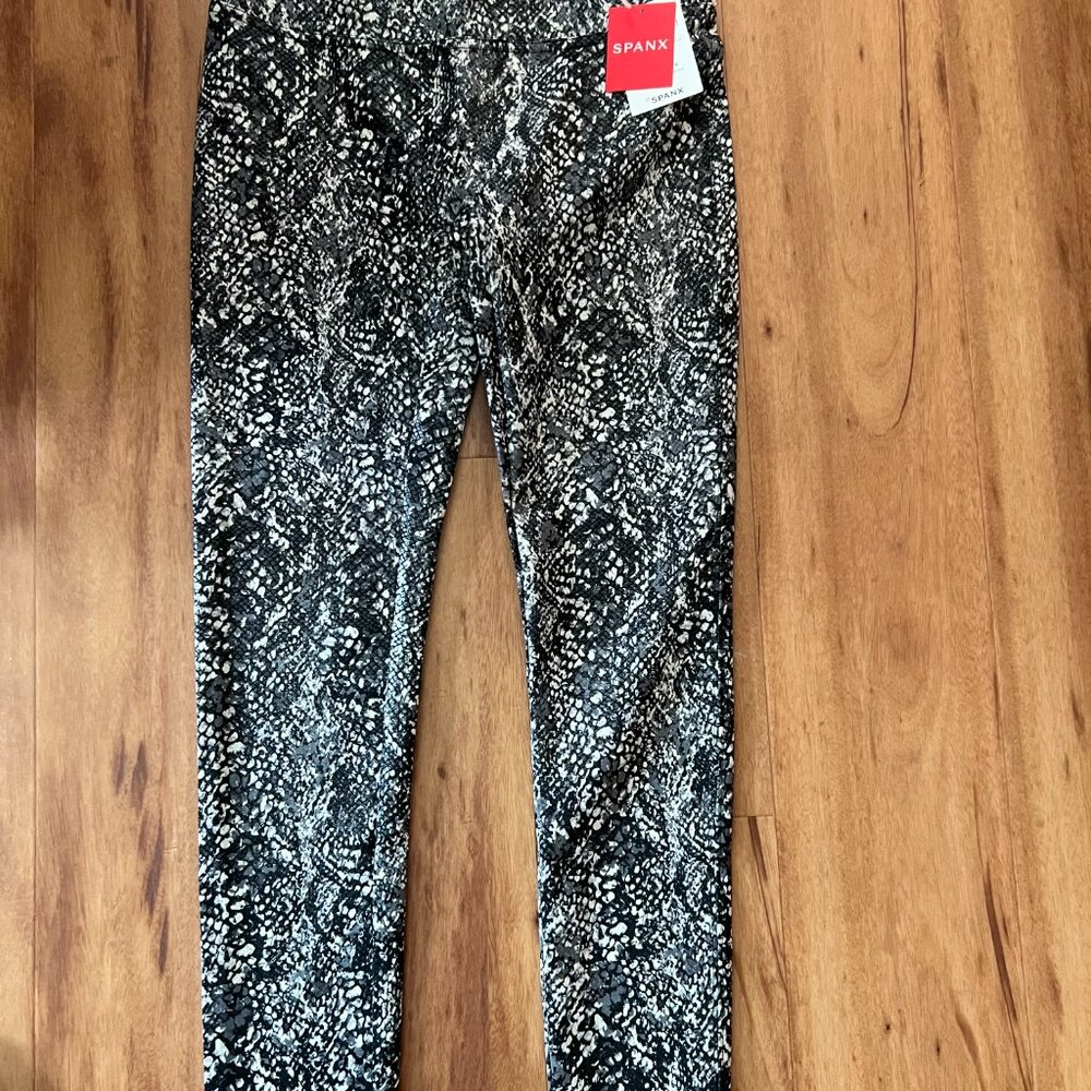 NWT Spanx Faux Leather Snakeskin Shine Leggings $98 Medium M Snake Grey 20324R